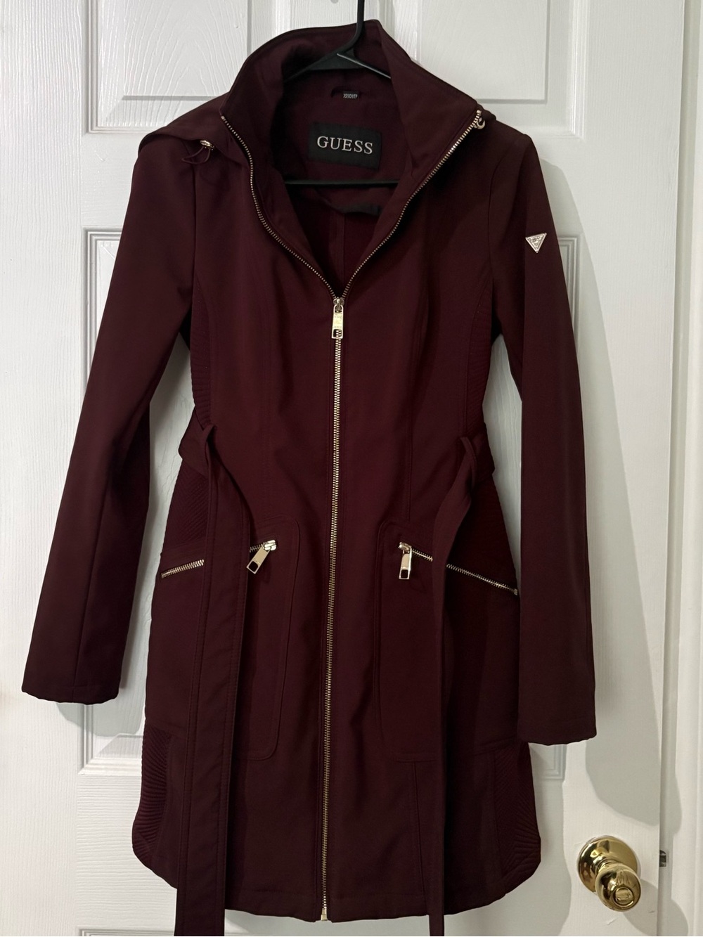 GUESS Women's Belted Softshell Jacket with Hood, Wine, XS